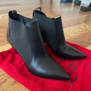36.5 Louboutin booties